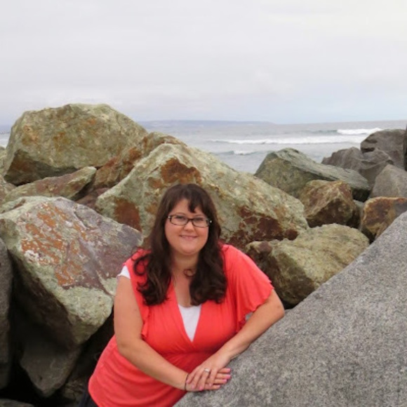 Meet your Posher, Holly - Picture 1 of 1